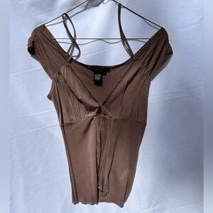 Venus Size M off the shoulder T-shirt in taupe